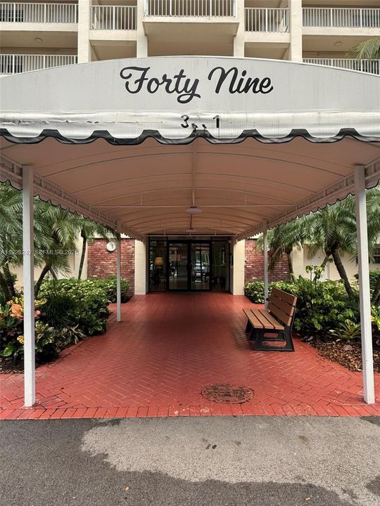 For Rent: $2,500 (2 beds, 2 baths, 1064 Square Feet)