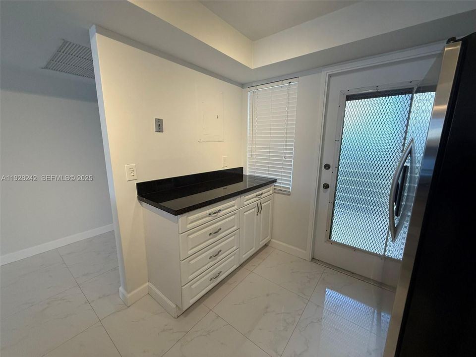For Rent: $2,500 (2 beds, 2 baths, 1064 Square Feet)