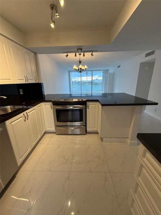 For Rent: $2,500 (2 beds, 2 baths, 1064 Square Feet)