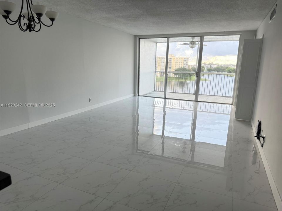 For Rent: $2,500 (2 beds, 2 baths, 1064 Square Feet)