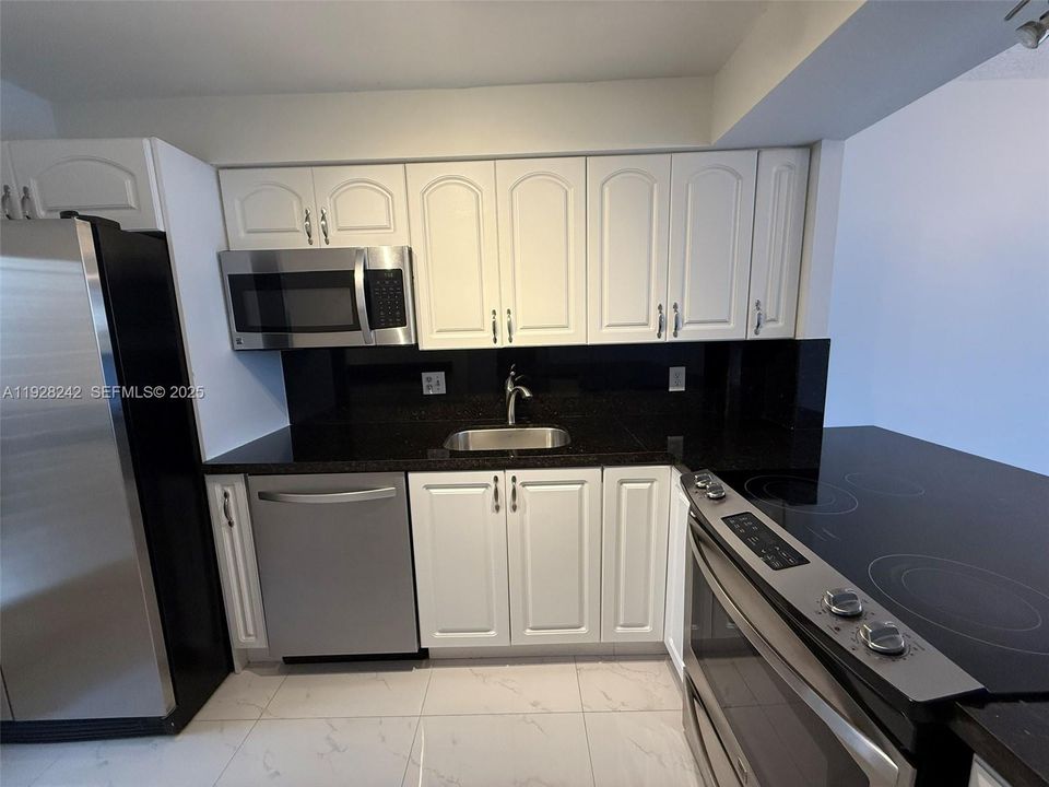 For Rent: $2,500 (2 beds, 2 baths, 1064 Square Feet)
