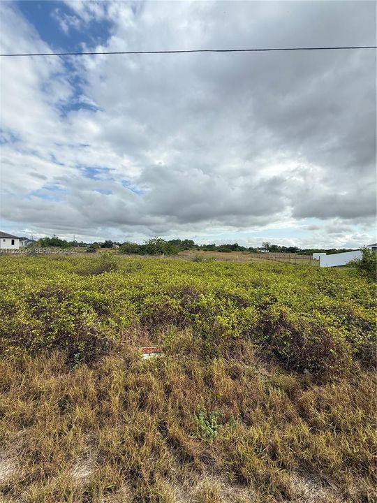 待售: $28,500 (0.50 acres)