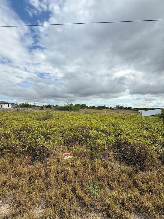 待售: $28,500 (0.50 acres)