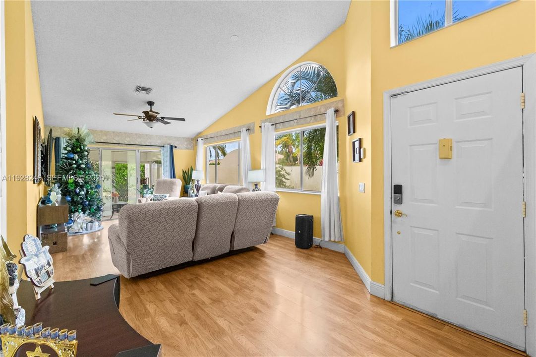 For Rent: $3,800 (3 beds, 2 baths, 1395 Square Feet)