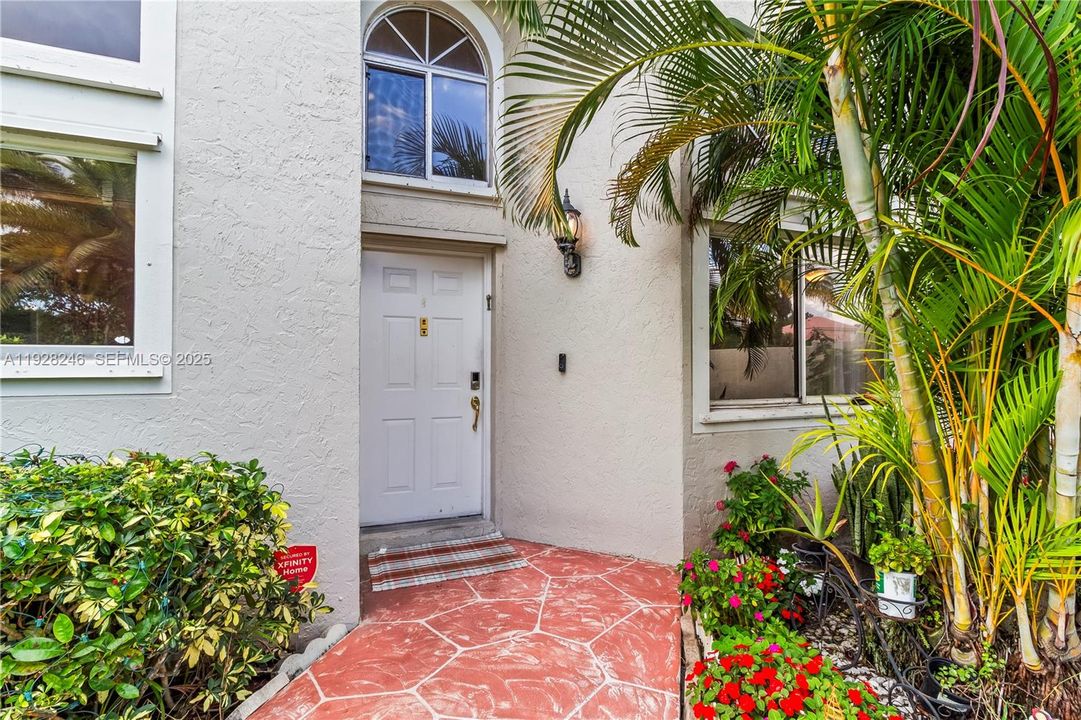 For Rent: $3,800 (3 beds, 2 baths, 1395 Square Feet)