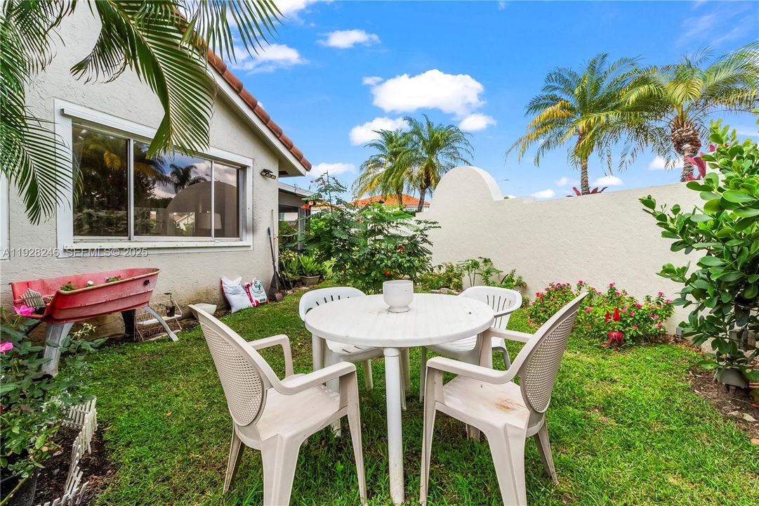 For Rent: $3,800 (3 beds, 2 baths, 1395 Square Feet)