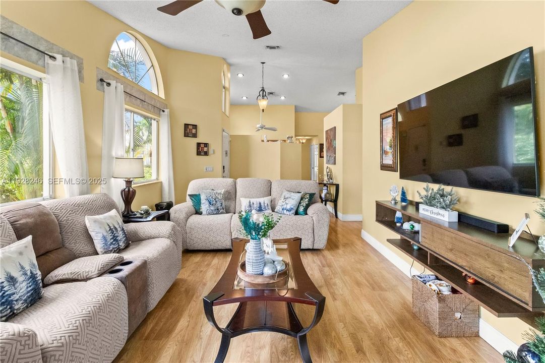 For Rent: $3,800 (3 beds, 2 baths, 1395 Square Feet)