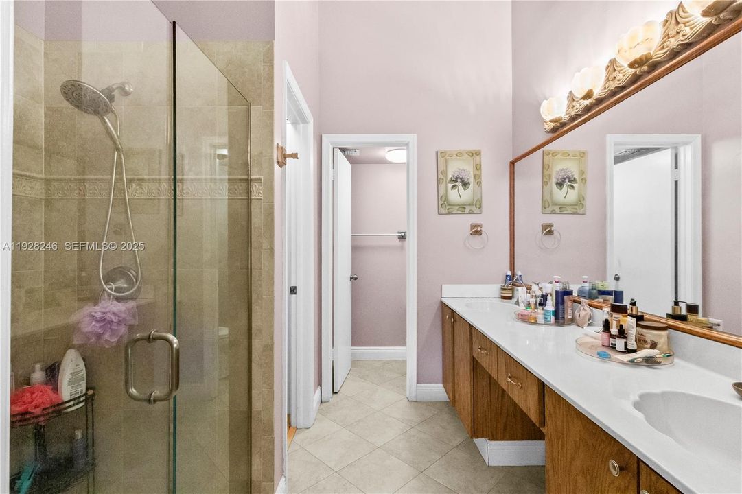 For Rent: $3,800 (3 beds, 2 baths, 1395 Square Feet)