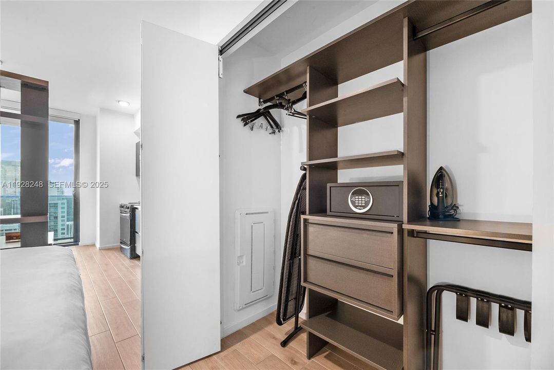 待售: $459,900 (0 贝兹, 1 浴室, 362 平方英尺)