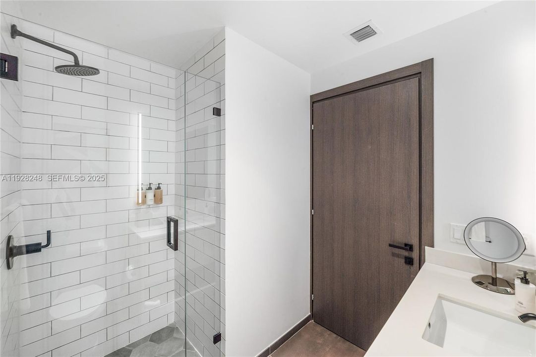 待售: $459,900 (0 贝兹, 1 浴室, 362 平方英尺)