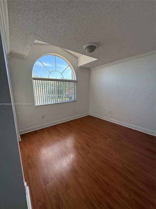 En Renta: $4,150 (4 camas, 2 baños, 1974 Pies cuadrados)