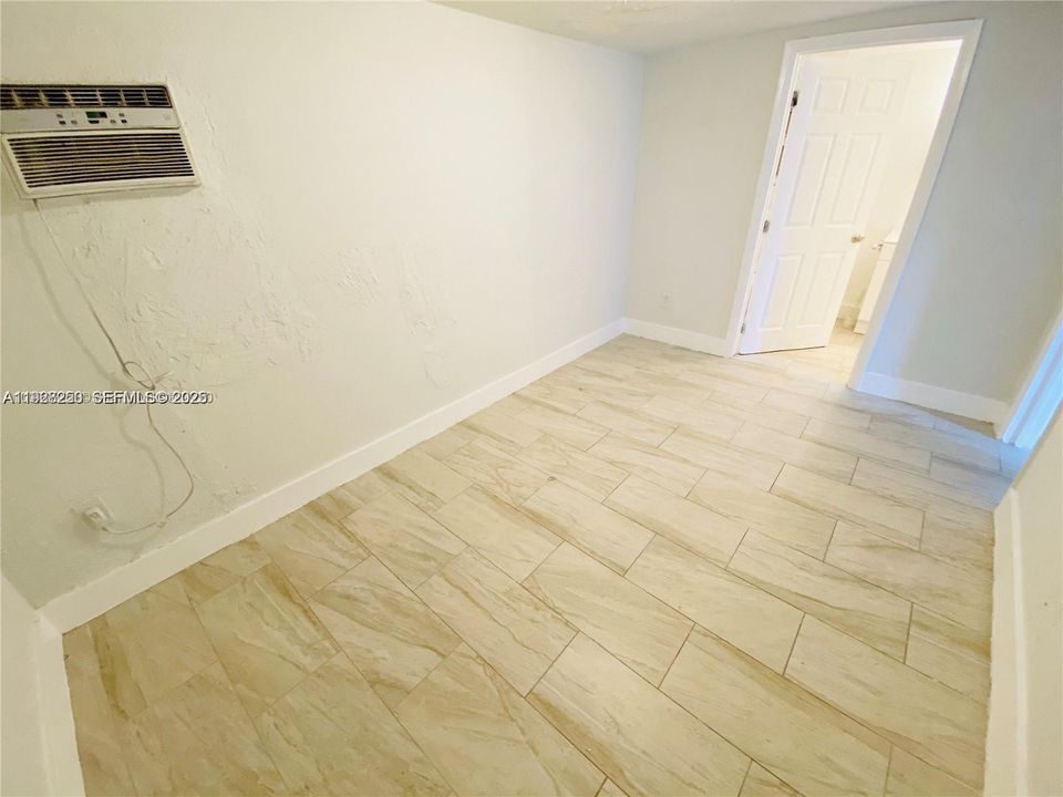 For Rent: $1,400 (1 beds, 1 baths, 550 Square Feet)