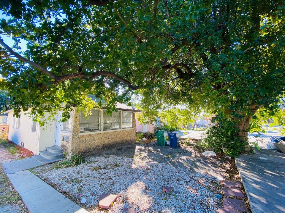 For Rent: $1,400 (1 beds, 1 baths, 550 Square Feet)