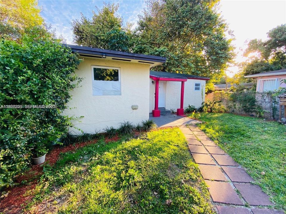 For Rent: $1,400 (1 beds, 1 baths, 550 Square Feet)