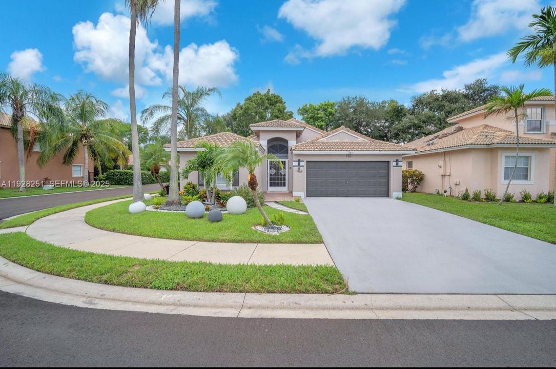 For Sale: $627,000 (3 beds, 2 baths, 1784 Square Feet)