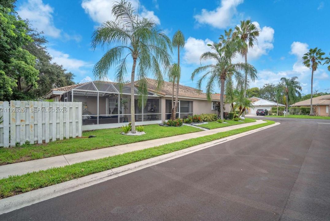 For Sale: $627,000 (3 beds, 2 baths, 1784 Square Feet)