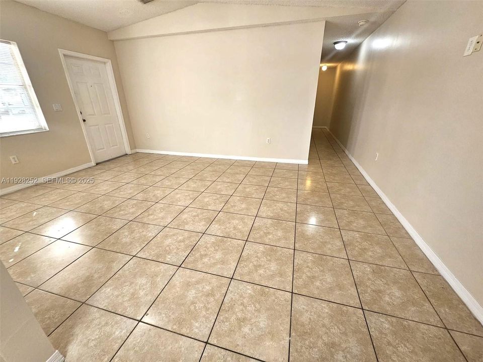 En Renta: $2,800 (3 camas, 2 baños, 1261 Pies cuadrados)