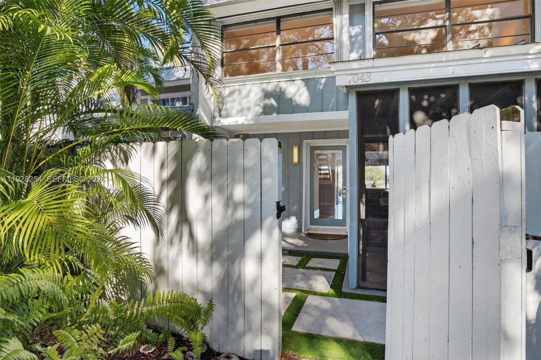 На продажу: $960,000 (3 спален, 2 ванн, 1923 Квадратных фут)