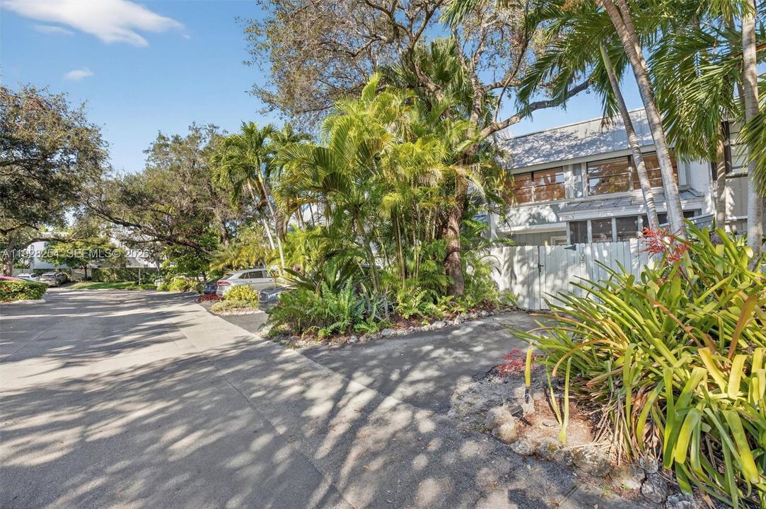 На продажу: $960,000 (3 спален, 2 ванн, 1923 Квадратных фут)