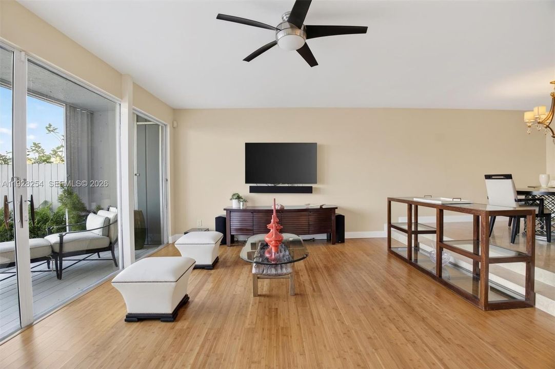 На продажу: $960,000 (3 спален, 2 ванн, 1923 Квадратных фут)