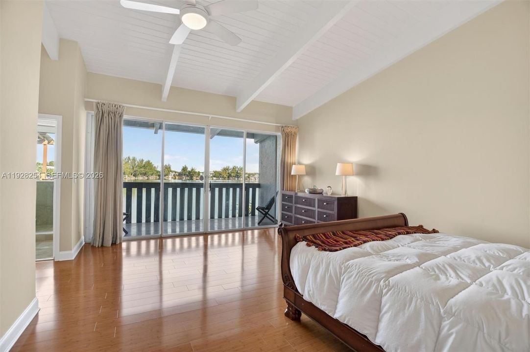 На продажу: $960,000 (3 спален, 2 ванн, 1923 Квадратных фут)