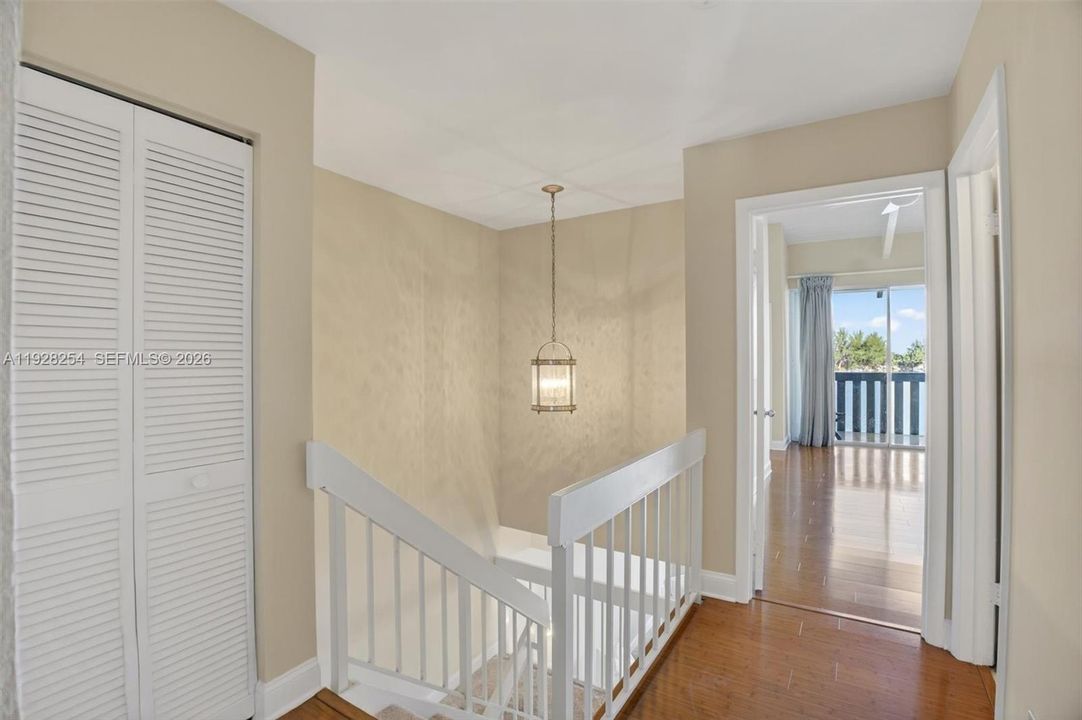 На продажу: $960,000 (3 спален, 2 ванн, 1923 Квадратных фут)