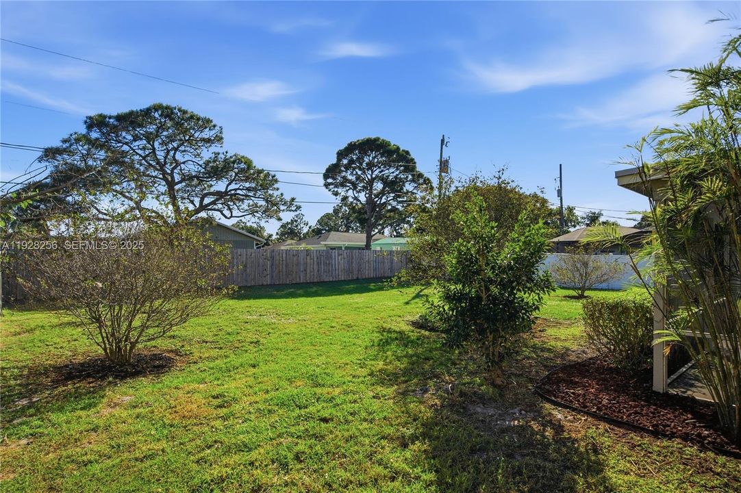 待售: $275,000 (2 贝兹, 1 浴室, 896 平方英尺)