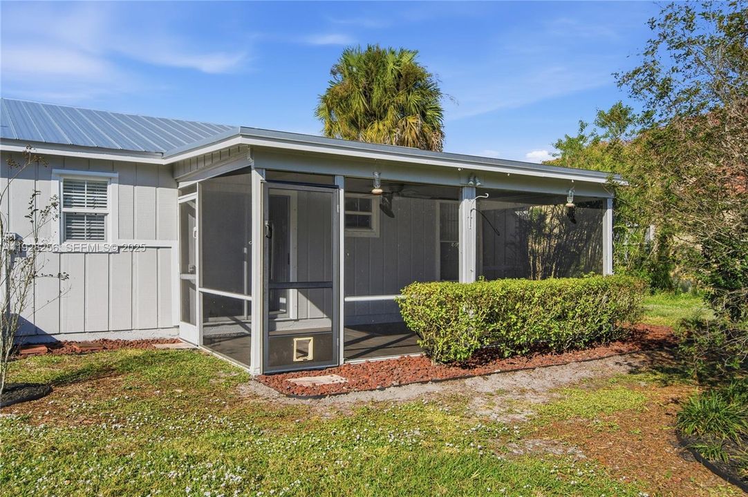 待售: $275,000 (2 贝兹, 1 浴室, 896 平方英尺)