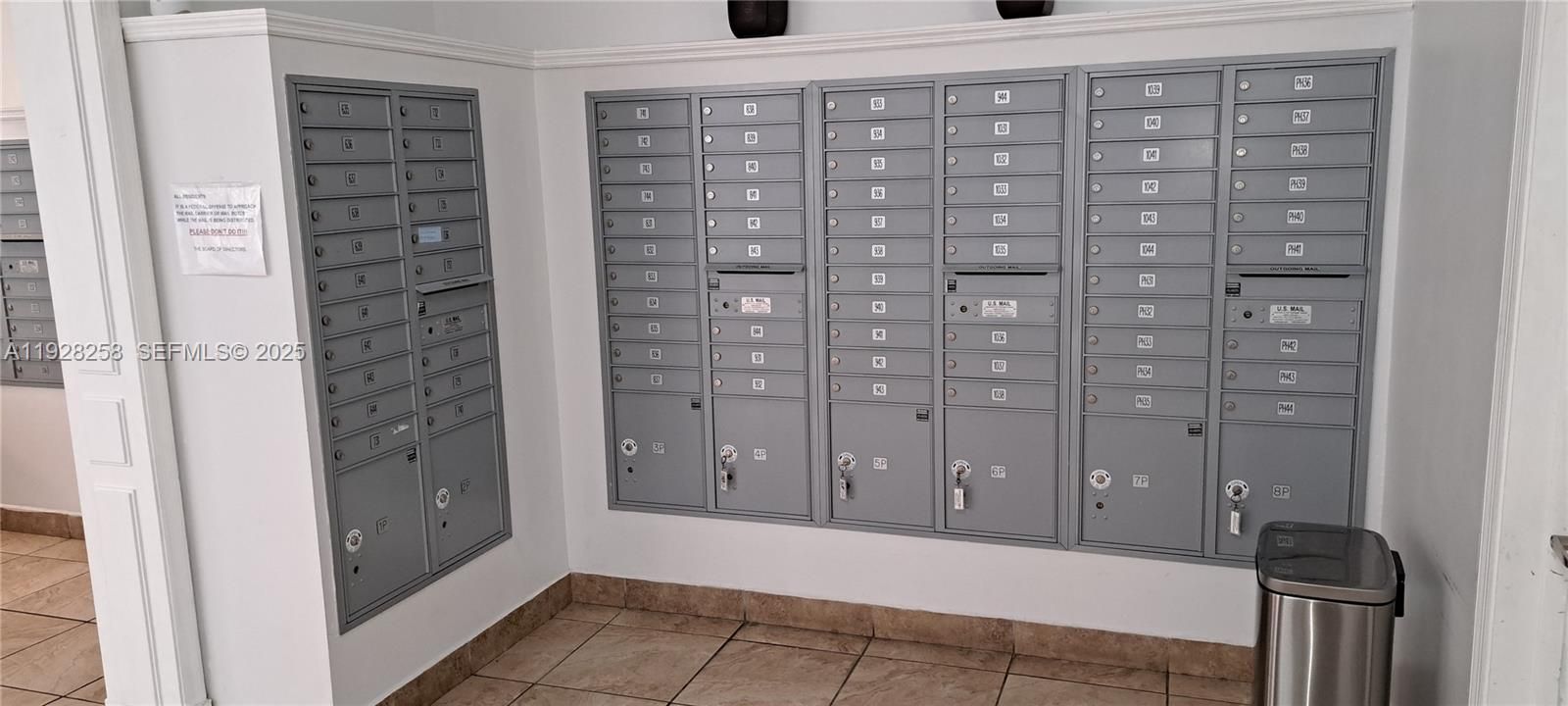 For Sale: $220,000 (1 beds, 1 baths, 719 Square Feet)