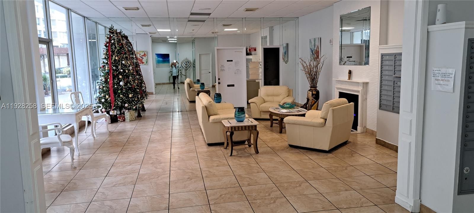 For Sale: $220,000 (1 beds, 1 baths, 719 Square Feet)