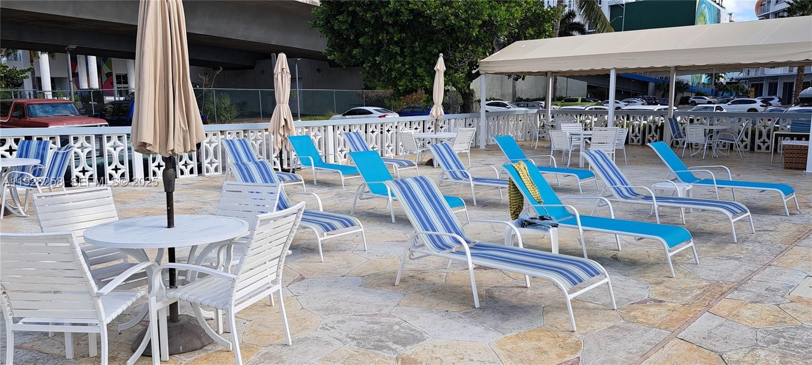 For Sale: $220,000 (1 beds, 1 baths, 719 Square Feet)