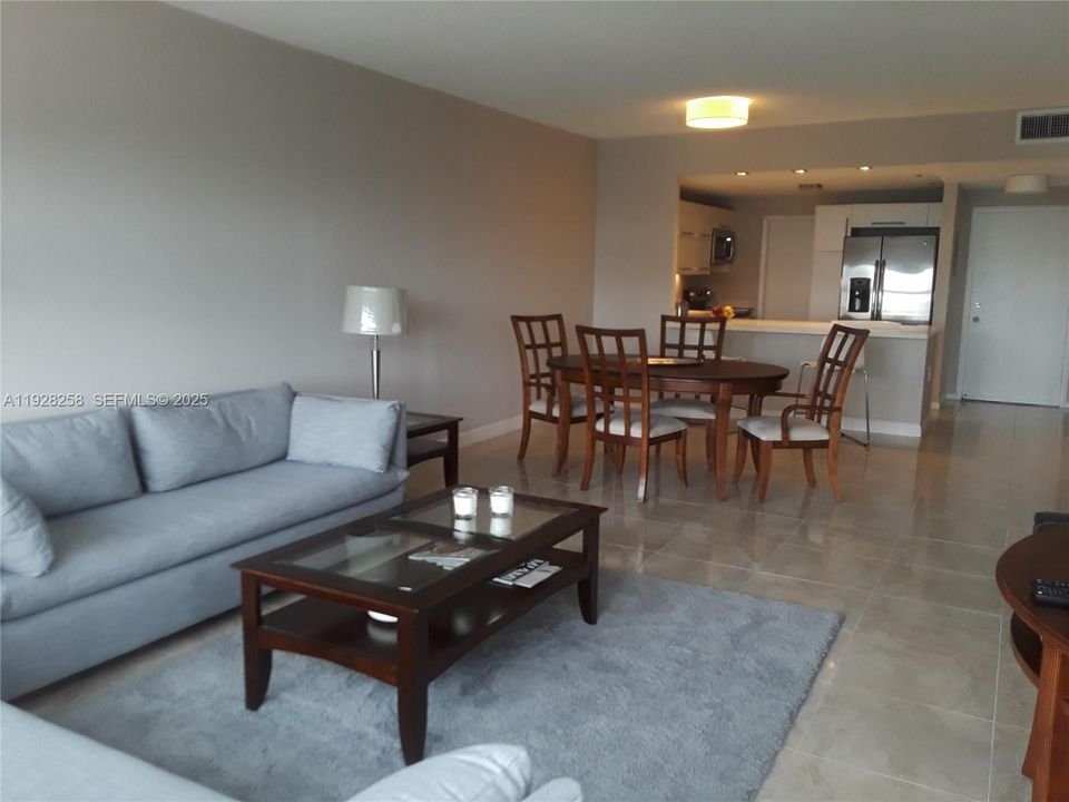 For Sale: $220,000 (1 beds, 1 baths, 719 Square Feet)