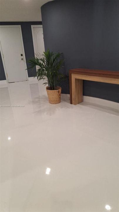 For Sale: $220,000 (1 beds, 1 baths, 719 Square Feet)