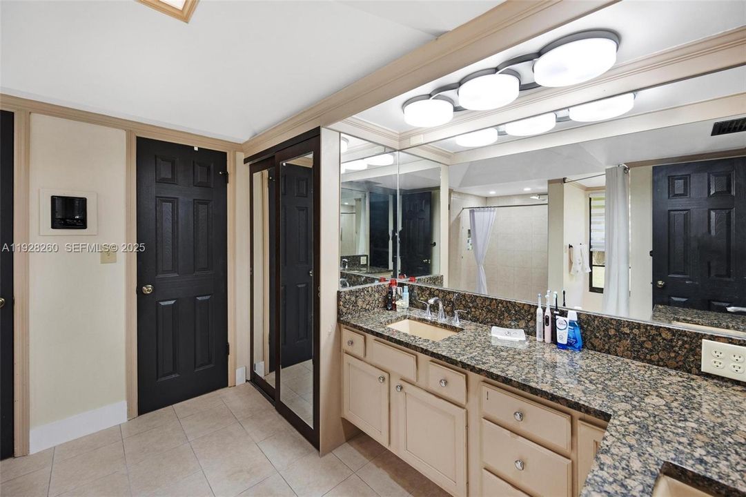 На продажу: $949,000 (5 спален, 3 ванн, 3539 Квадратных фут)