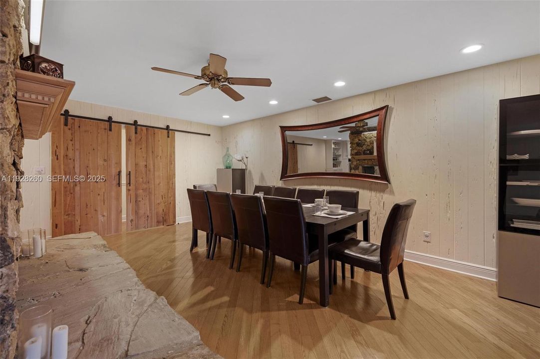 На продажу: $949,000 (5 спален, 3 ванн, 3539 Квадратных фут)