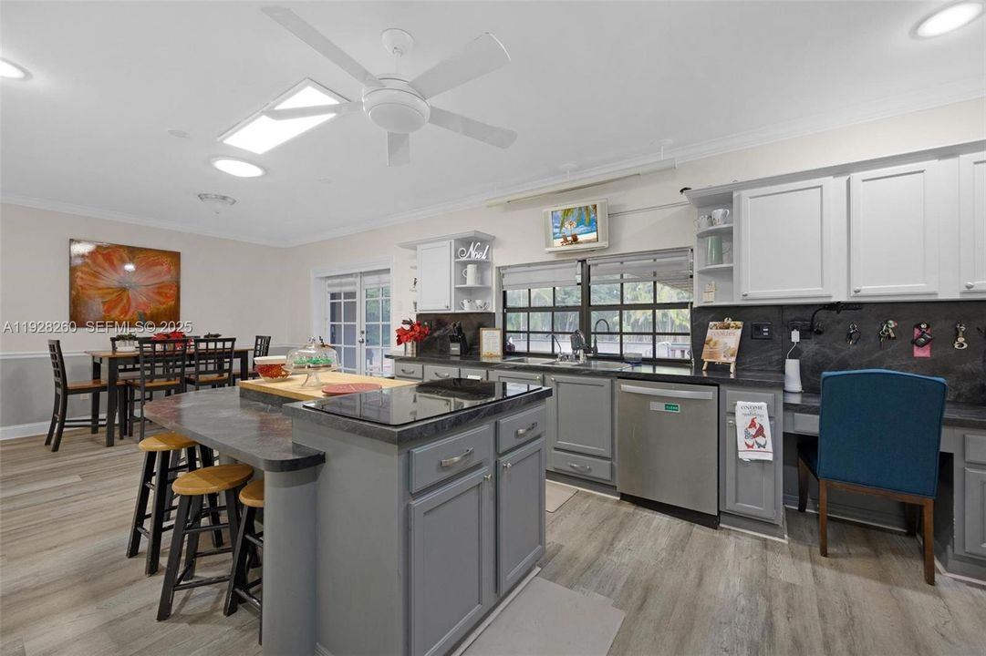 На продажу: $949,000 (5 спален, 3 ванн, 3539 Квадратных фут)