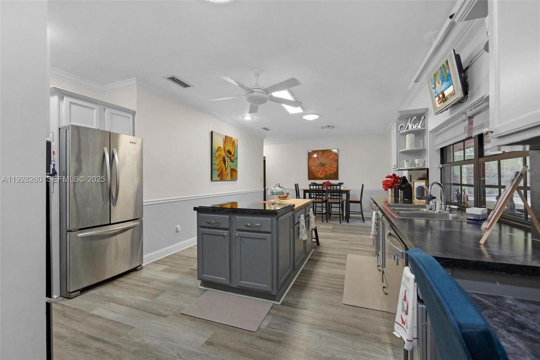 На продажу: $949,000 (5 спален, 3 ванн, 3539 Квадратных фут)