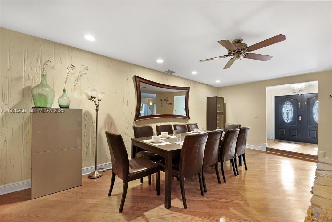 На продажу: $949,000 (5 спален, 3 ванн, 3539 Квадратных фут)