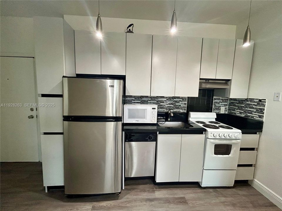 На продажу: $179,000 (1 спален, 1 ванн, 373 Квадратных фут)