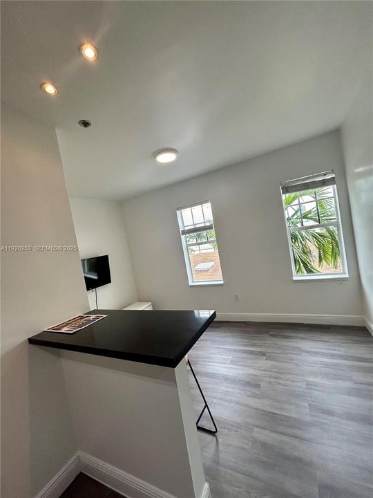 На продажу: $179,000 (1 спален, 1 ванн, 373 Квадратных фут)