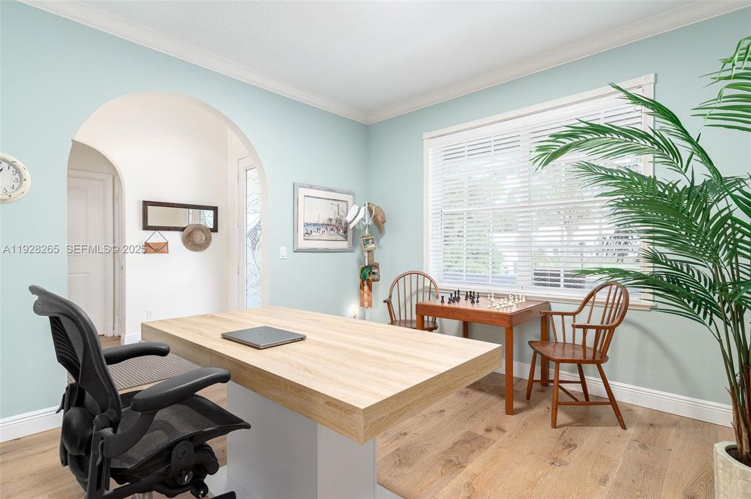 出租: $13,500 (4 贝兹, 2 浴室, 2489 平方英尺)