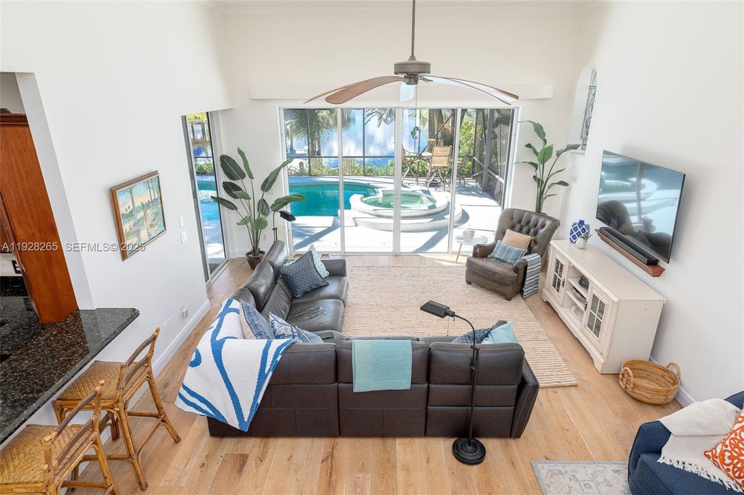 出租: $13,500 (4 贝兹, 2 浴室, 2489 平方英尺)