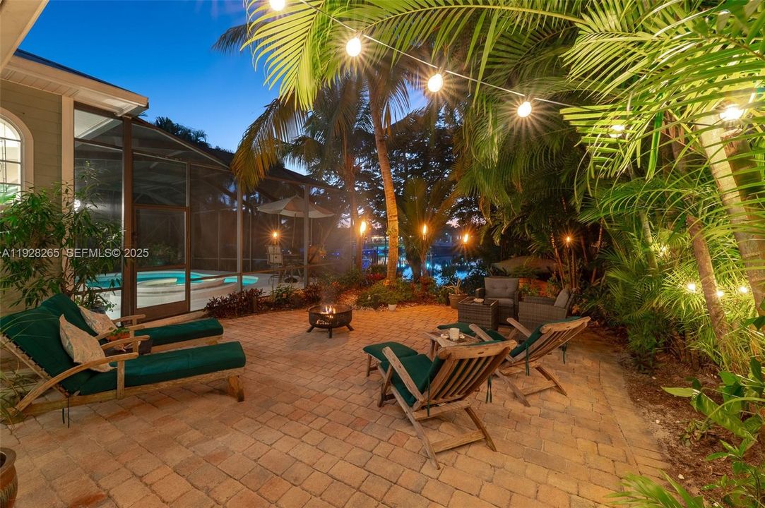 出租: $13,500 (4 贝兹, 2 浴室, 2489 平方英尺)