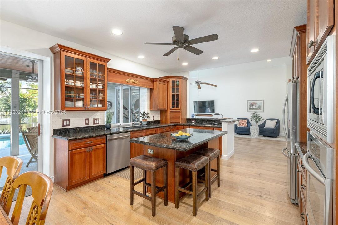 出租: $13,500 (4 贝兹, 2 浴室, 2489 平方英尺)