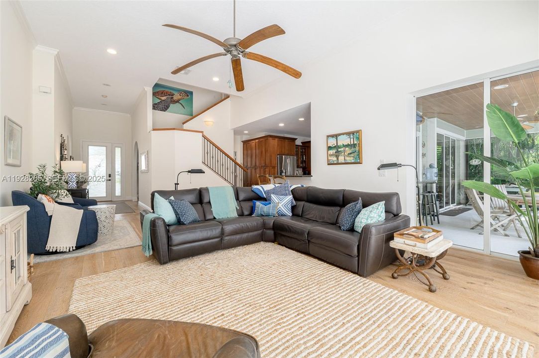 出租: $13,500 (4 贝兹, 2 浴室, 2489 平方英尺)