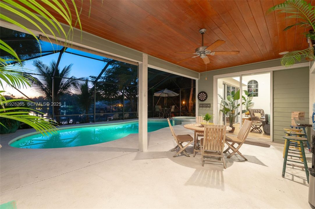 出租: $13,500 (4 贝兹, 2 浴室, 2489 平方英尺)