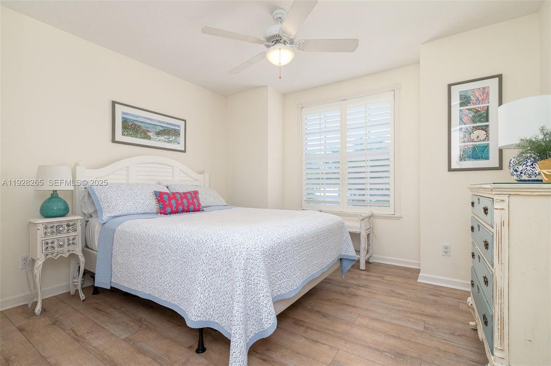 出租: $13,500 (4 贝兹, 2 浴室, 2489 平方英尺)