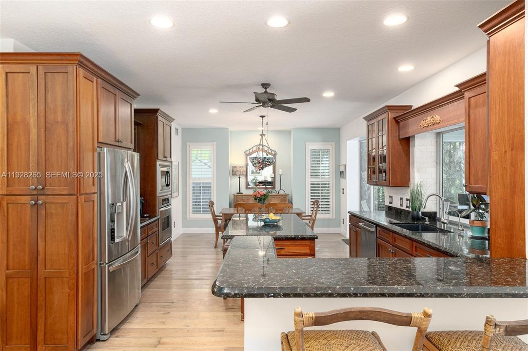 出租: $13,500 (4 贝兹, 2 浴室, 2489 平方英尺)