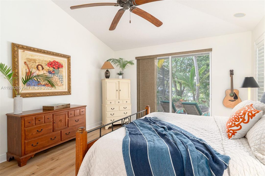 出租: $13,500 (4 贝兹, 2 浴室, 2489 平方英尺)