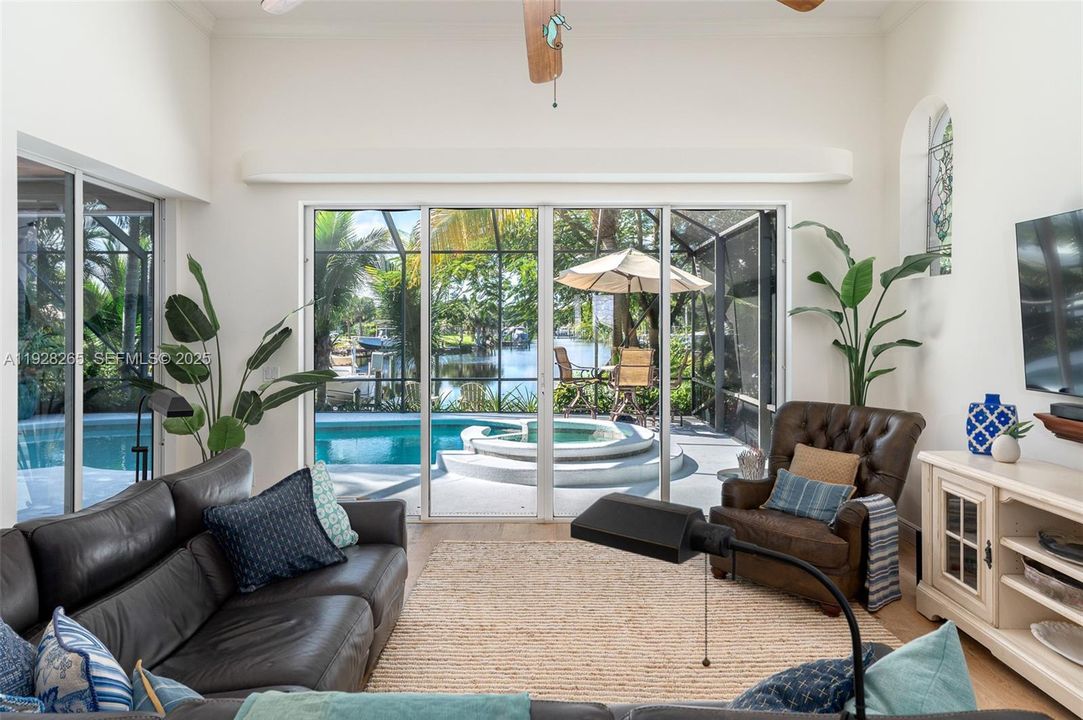 出租: $13,500 (4 贝兹, 2 浴室, 2489 平方英尺)